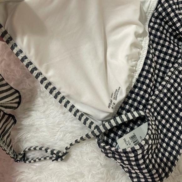 Aerie Black and White Smocked Ruffled top - Picture 4 of 10